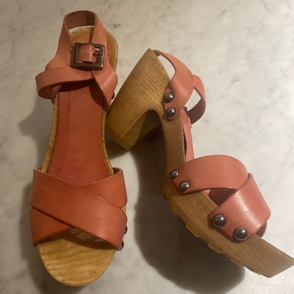 Spain made powder pink leather clogs sandals Porronet